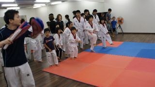 テコンドー（蹴り技の空手）教室